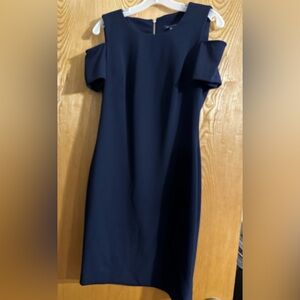 Tommy Hilfiger size 8 cold shoulder, short sleeve, lined dress w/zipper.